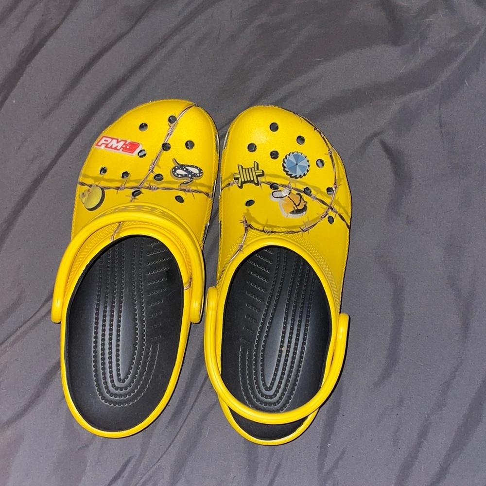 yellow barbed wire posty co crocs